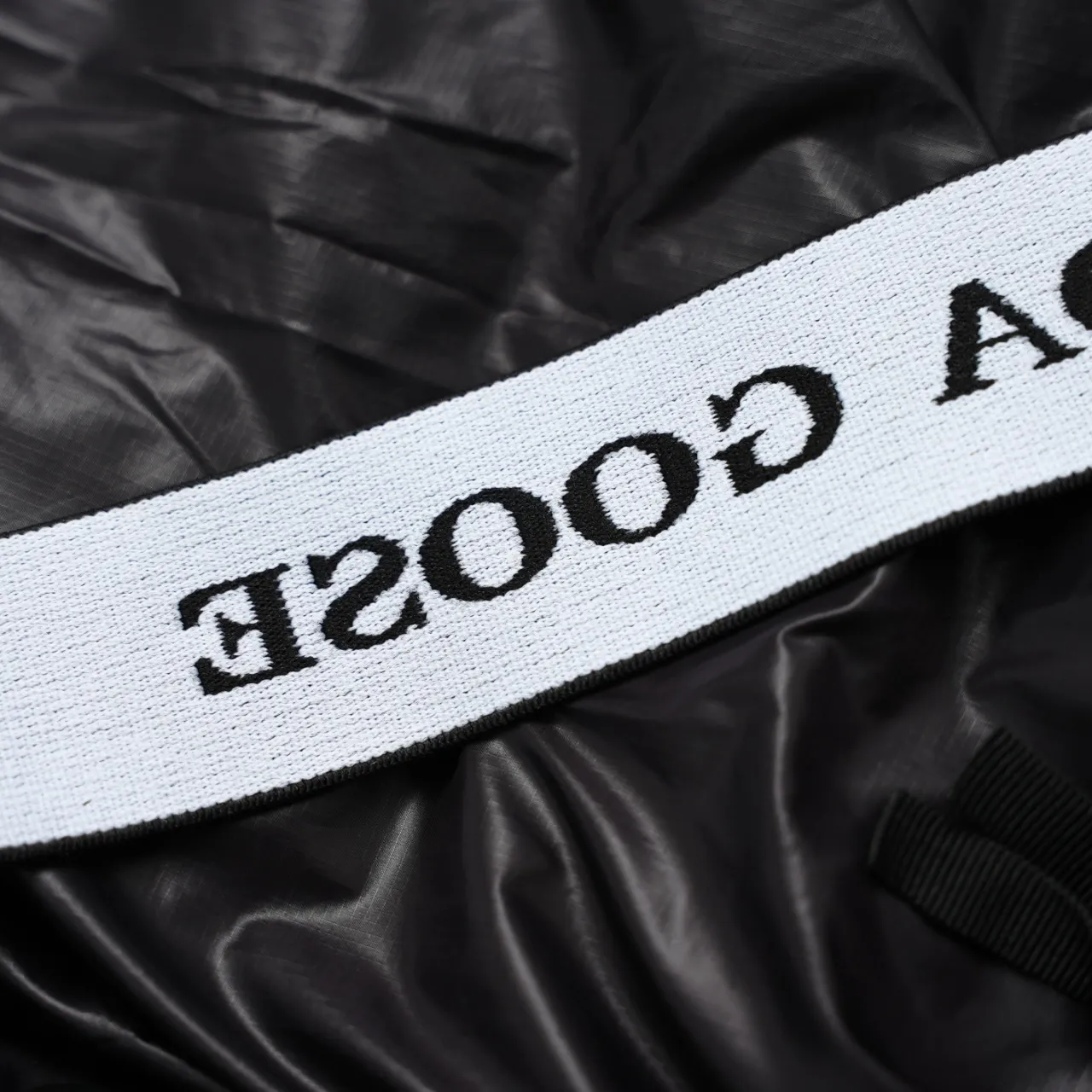 P780 CANADA GOOSE丨Canada Goose 2252 puff hooded down jacket Color: black with red label Size: XS-XXL